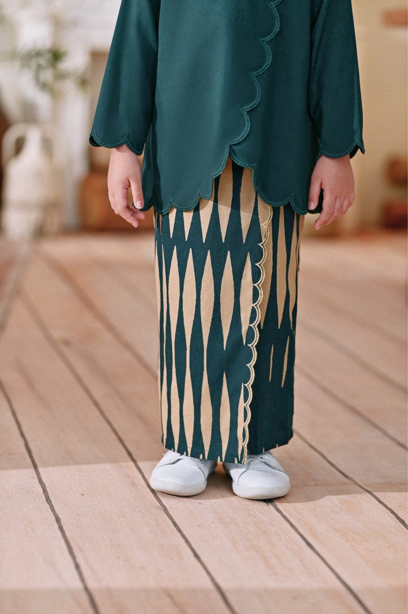 The Menuai Broderie Folded Skirt - Sepals