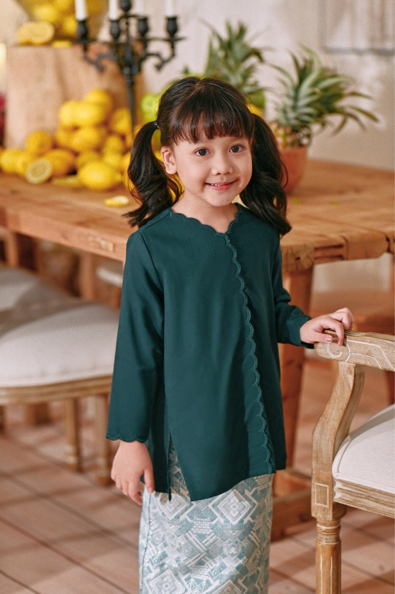 The Menuai Broderie Kurung Top - Emerald Green