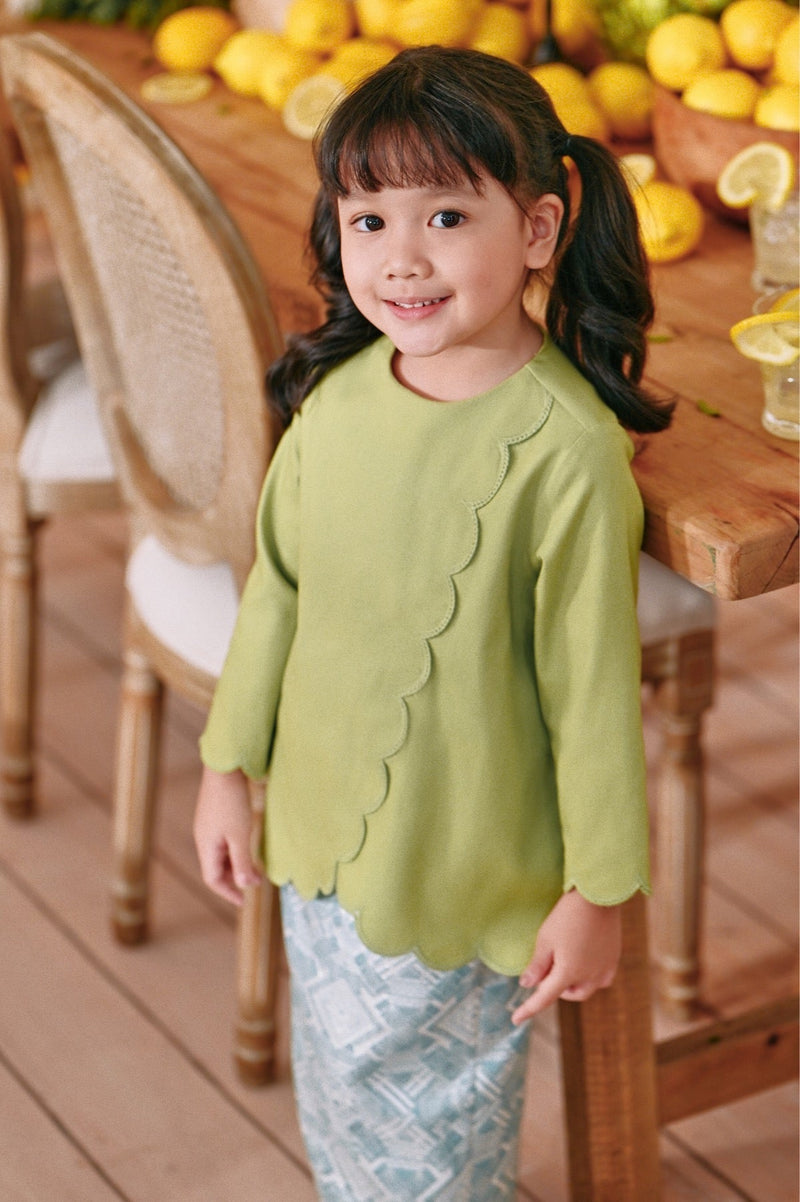 The Menuai Broderie Blouse - Lawn Green