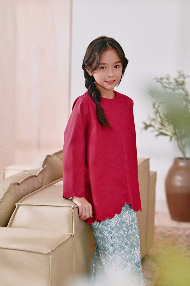 The Menuai Broderie Blouse - Fuchsia