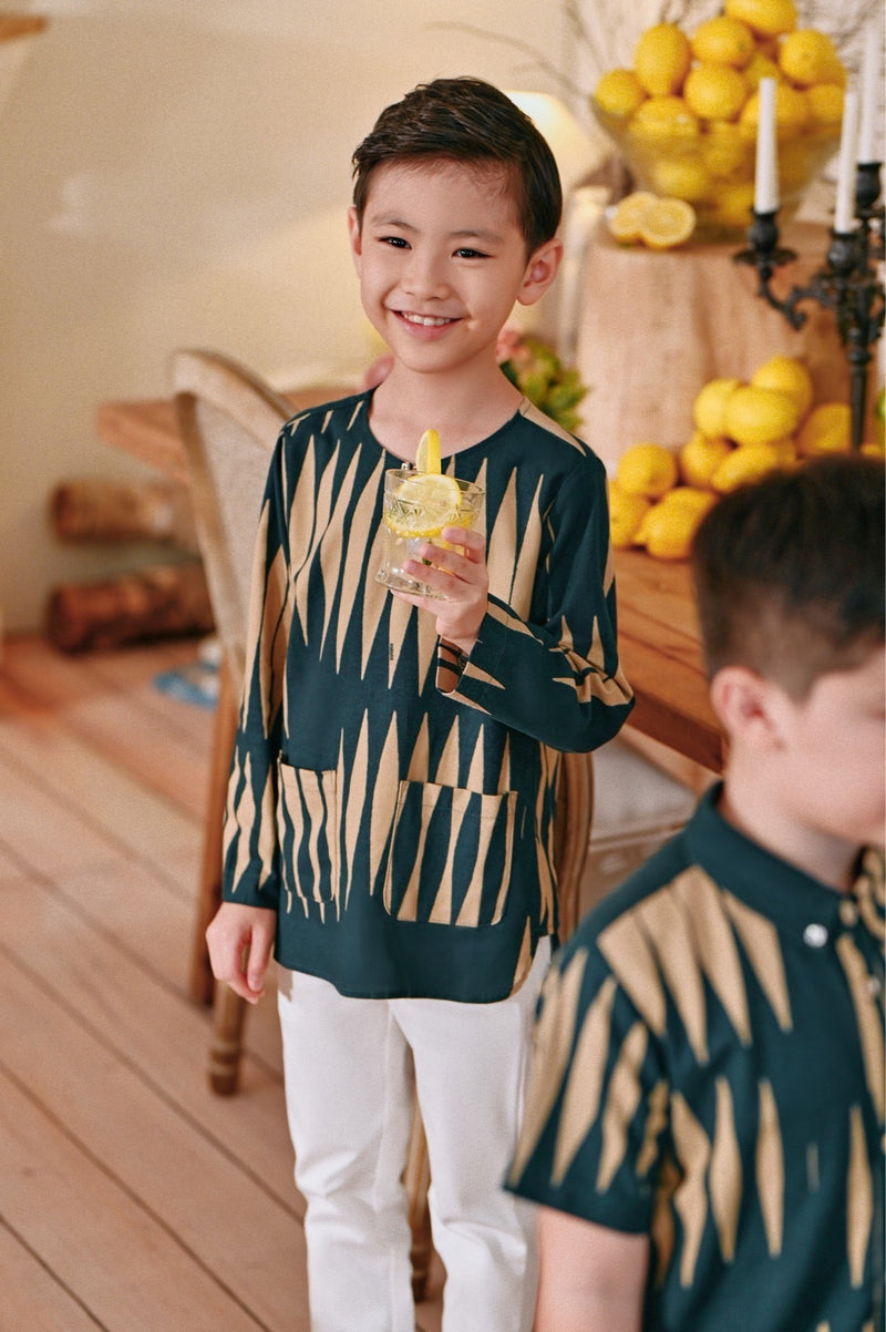 The Menuai Pesak Kurta - Sepals