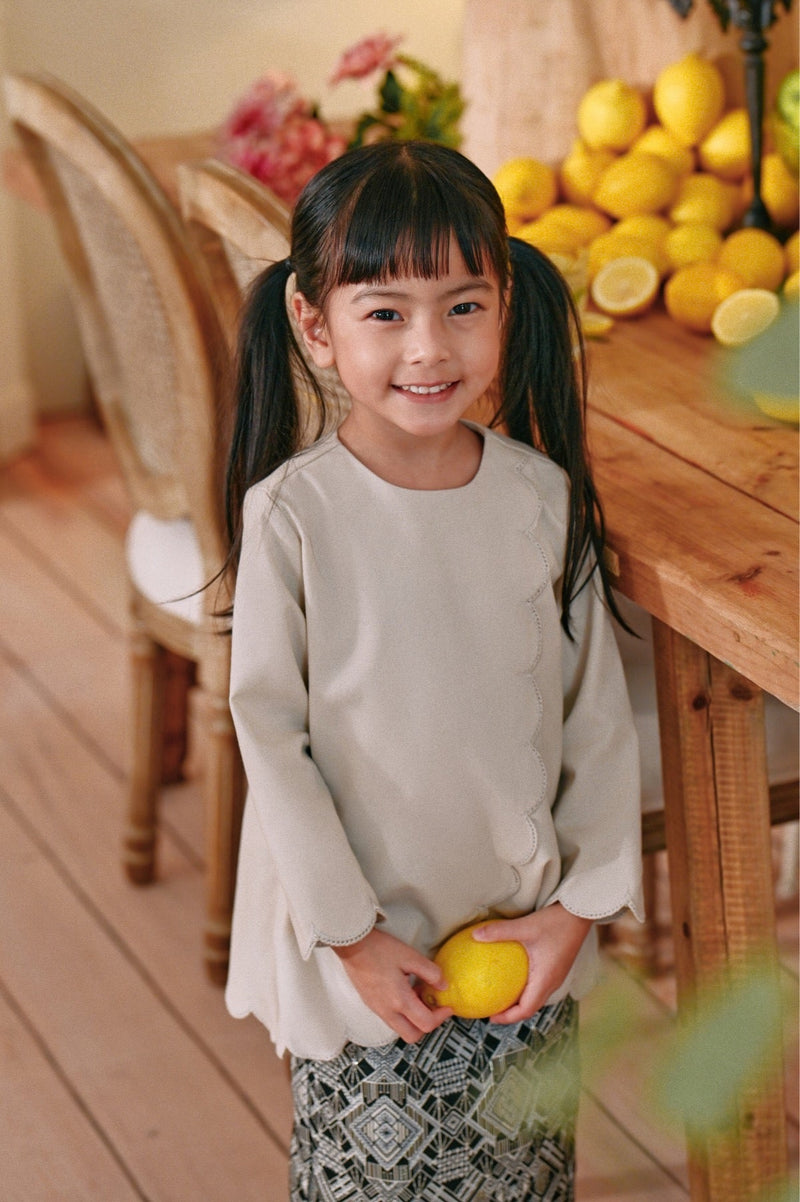 The Menuai Broderie Blouse - Champagne