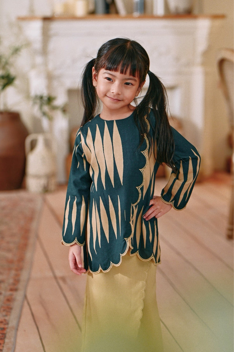 The Menuai Broderie Blouse - Sepals