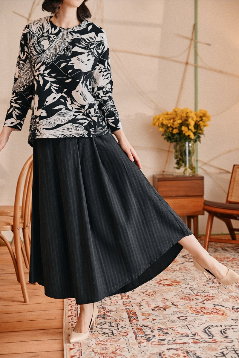The Lembah Women Umbrella Skirt - Black Jacquard