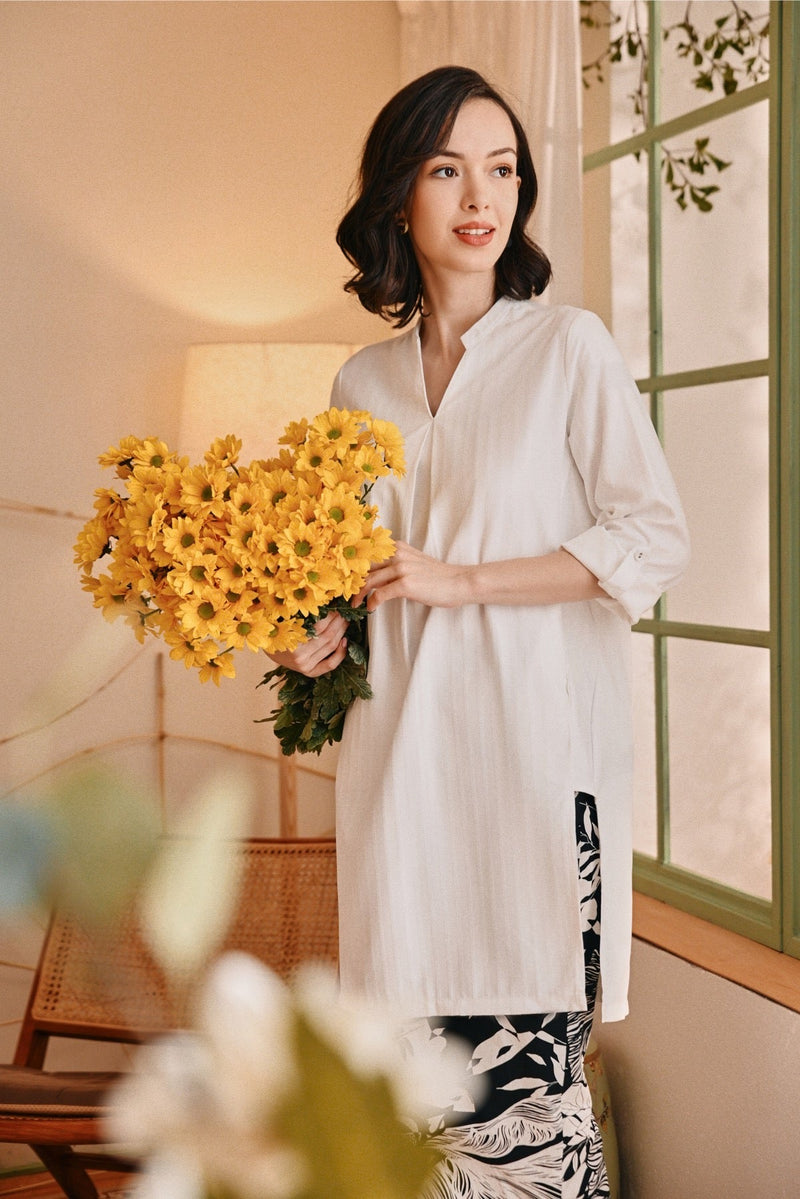 The Lembah Women Airy Kurung Top - White Jacquard