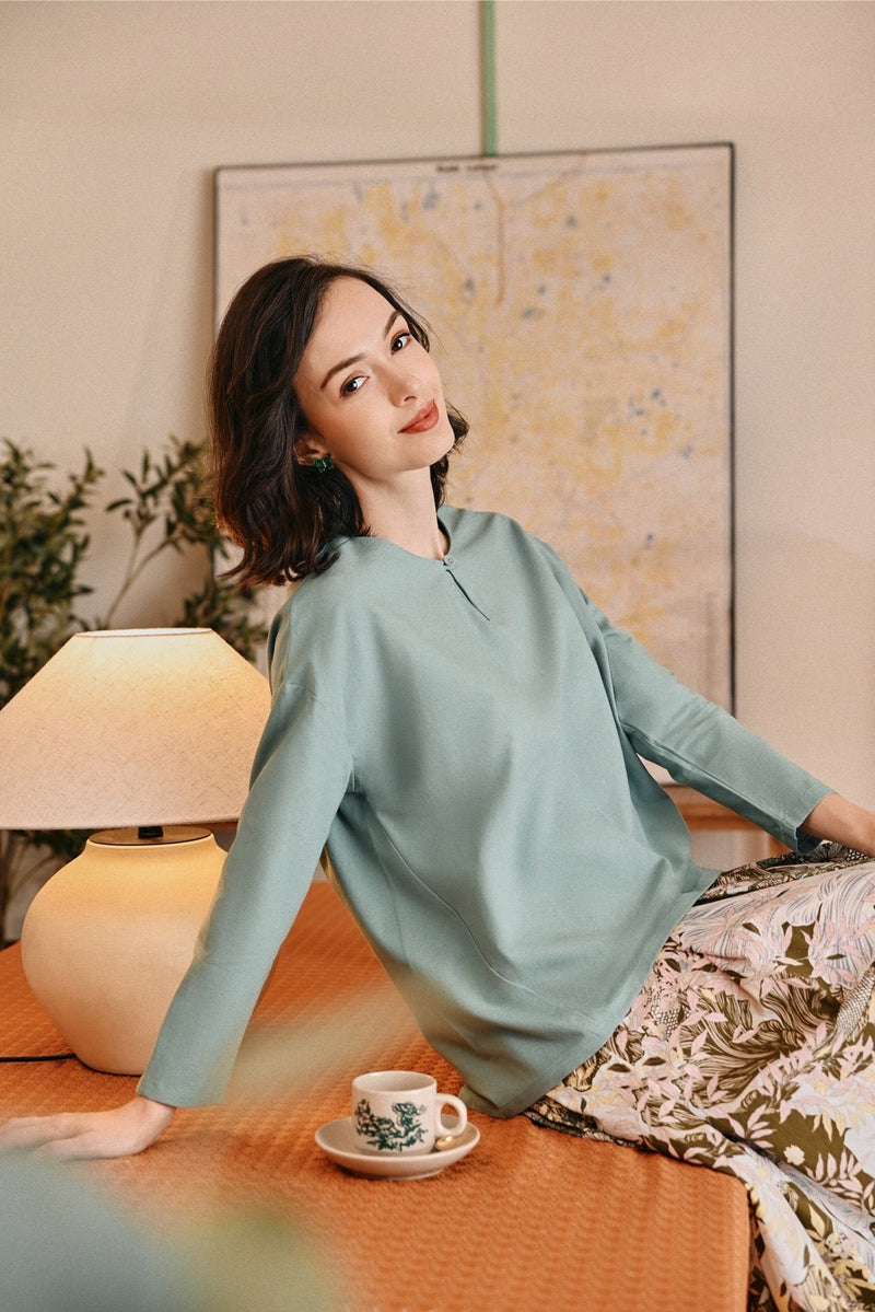 The Lembah Women Suria Blouse - Vegan Green