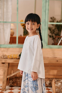 The Lembah Suria Blouse - White Jacquard