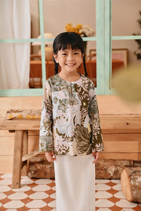 The Lembah Airy Kurung Top - Marsh