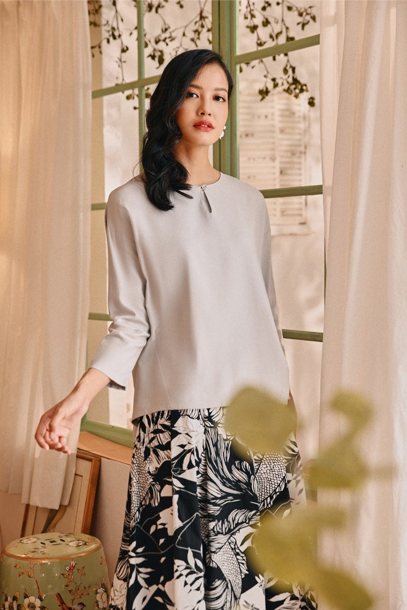 The Lembah Women Suria Blouse - Light Grey
