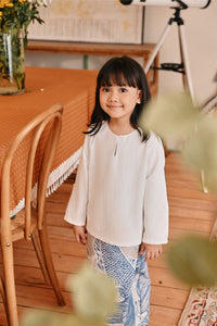 The Lembah Airy Kurung Top - White Jacquard