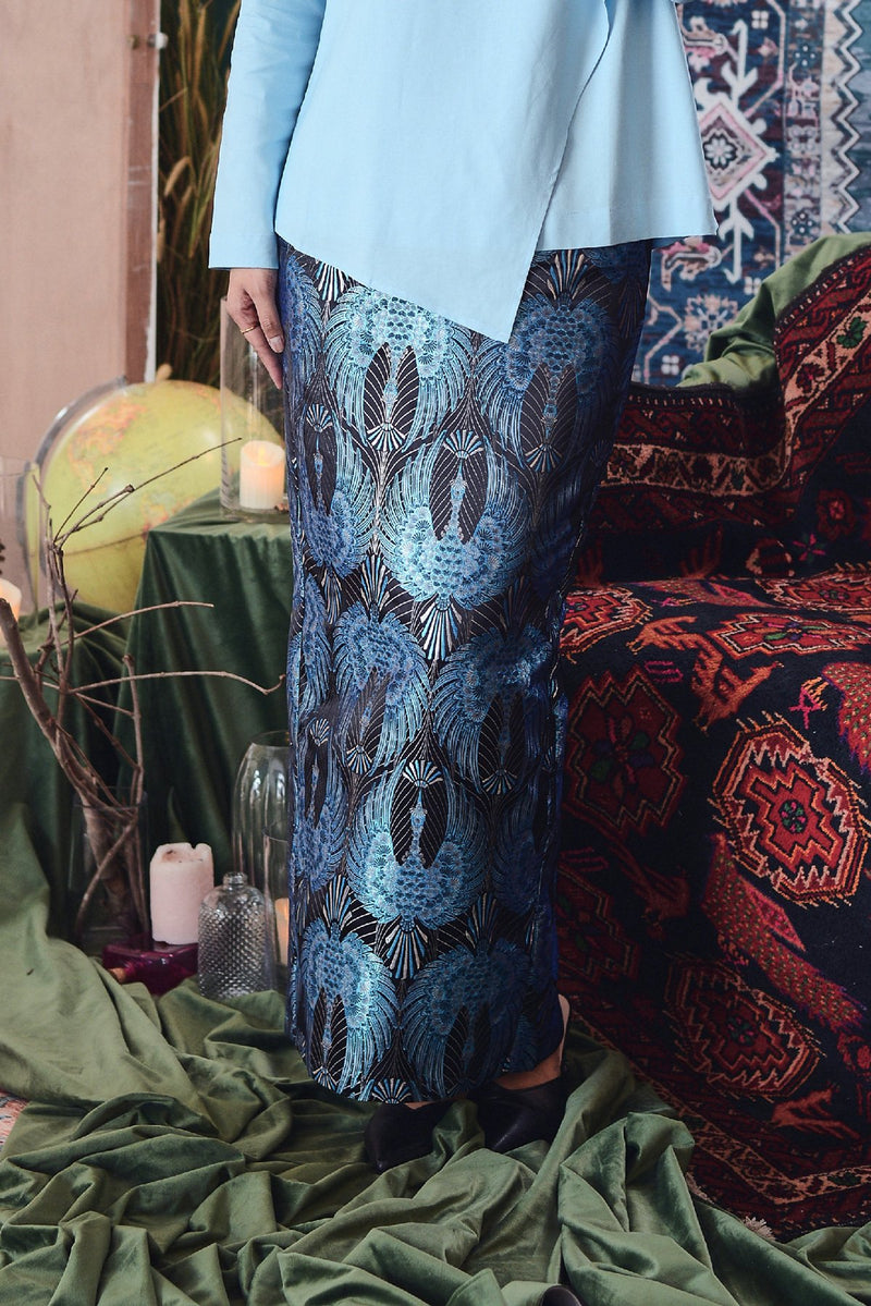 kain jacquard biru hitam