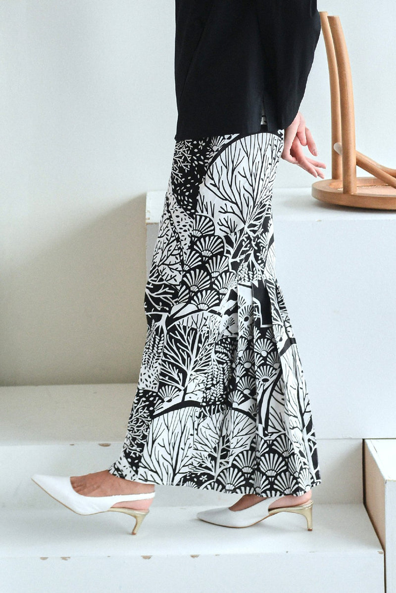 The Sungai Women Pleated Back Skirt - Timah