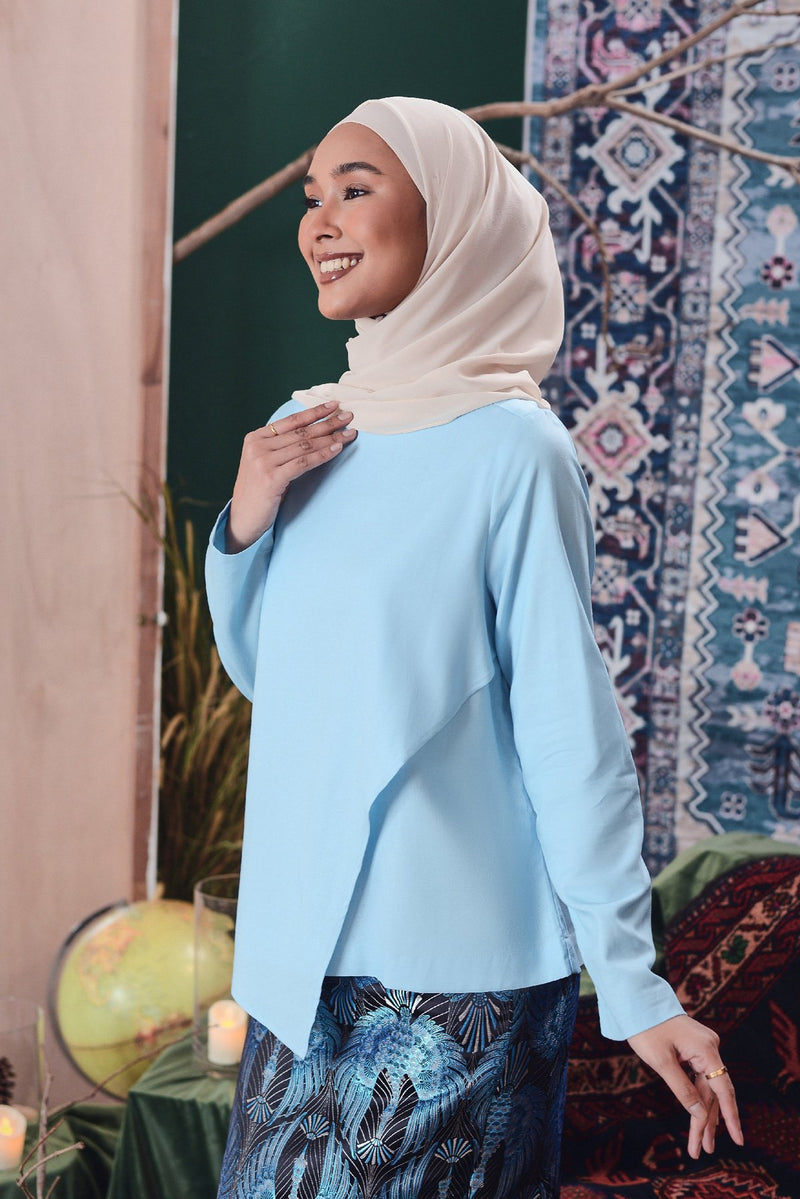 blouse plain biru