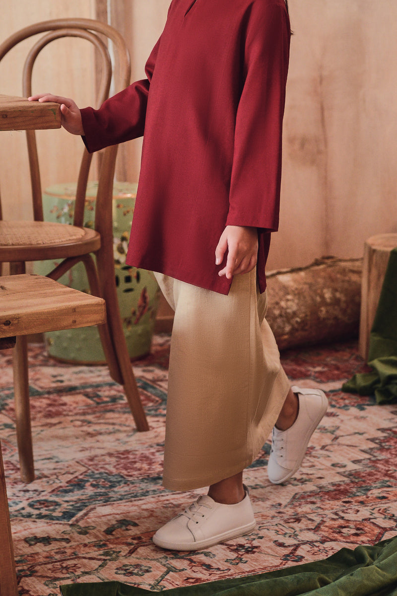 kain selisih depan budak perempuan khaki