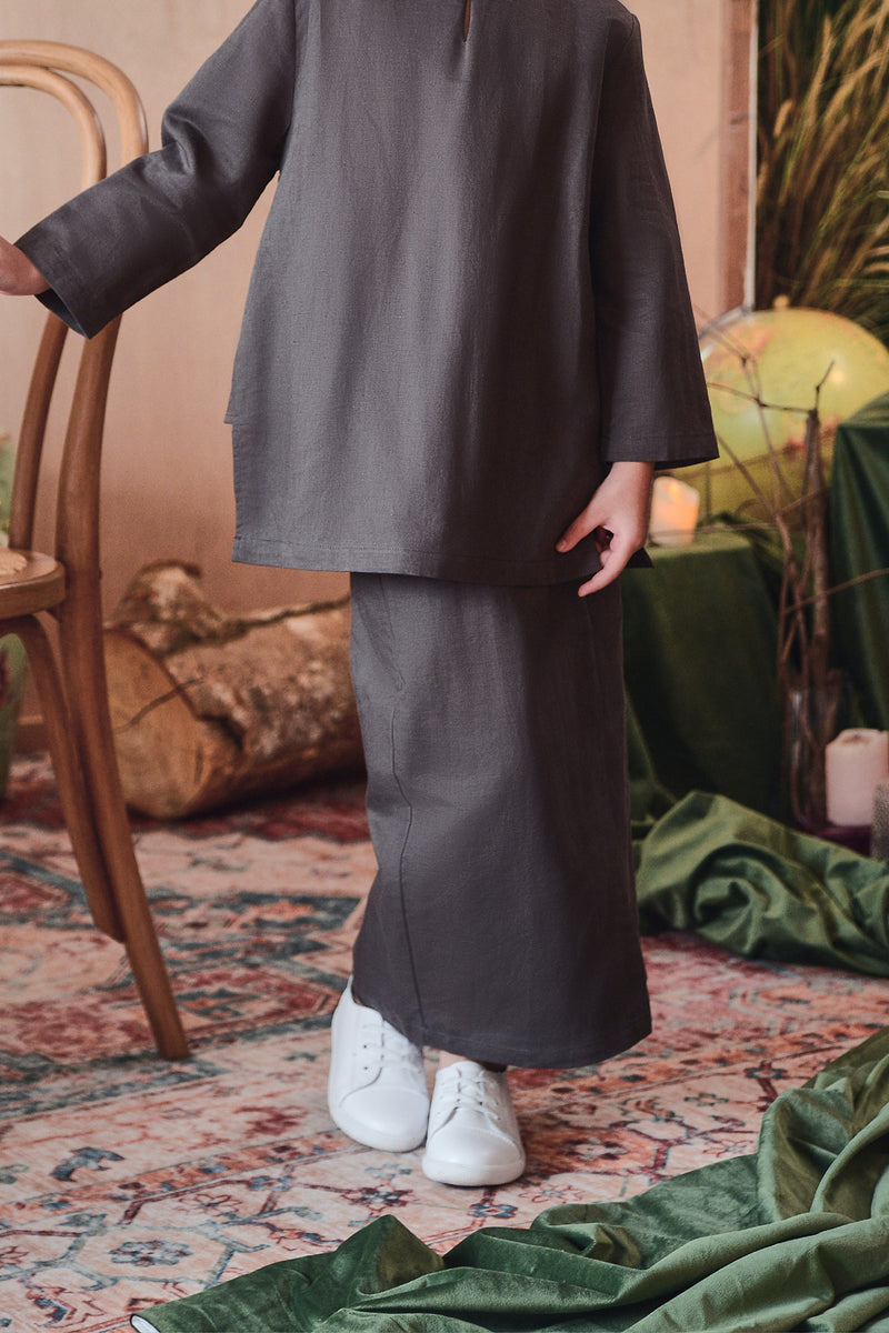 kain baju kurung kelabu