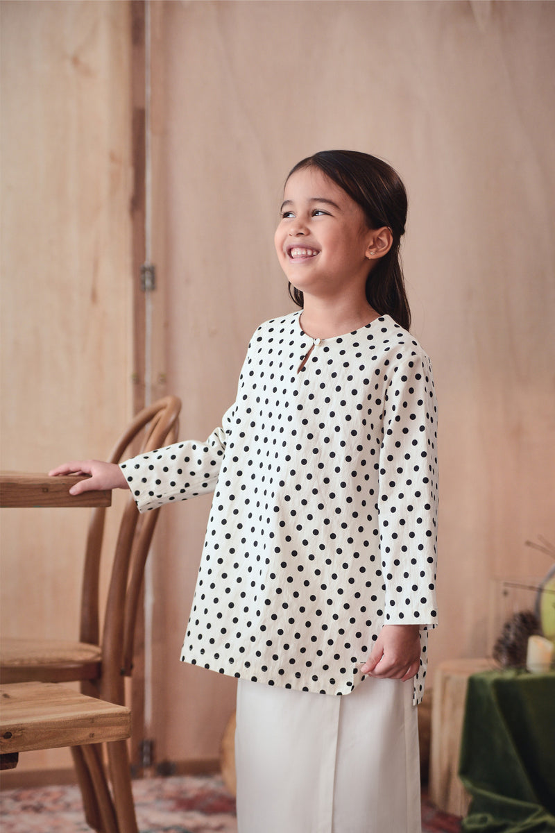 baju kurung budak corak polka dot
