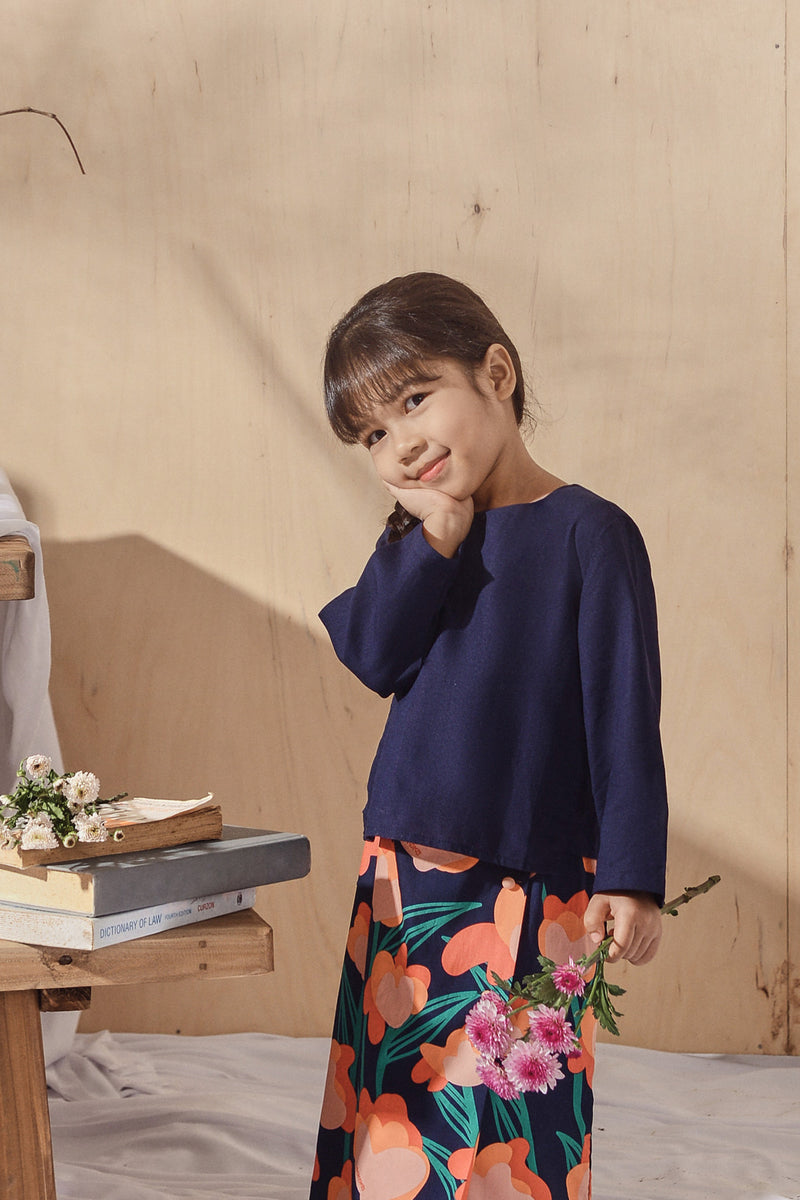 Navy Blue Pesak Blouse